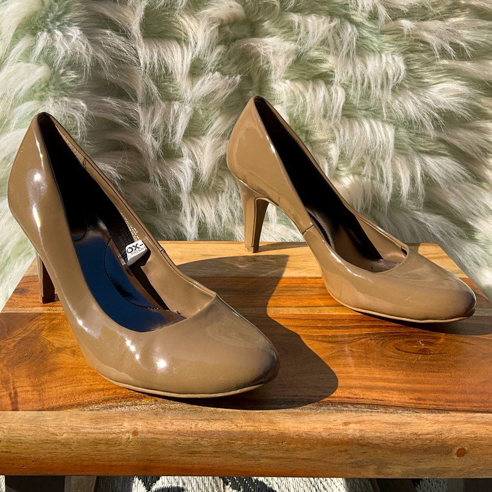Merona patent leather kitten heel pump Sz. 8.5